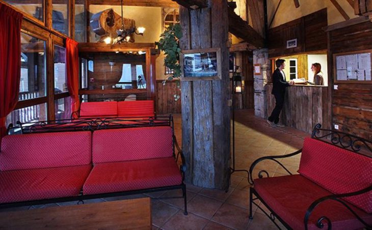 Chalet Des Neiges Hermine, Val Thorens, Reception and Communal Lounge Area